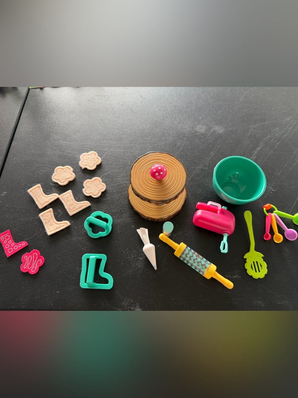 American Girl - Wellie Wishers Play Baking Set - Pink and Teal Toy Accessories